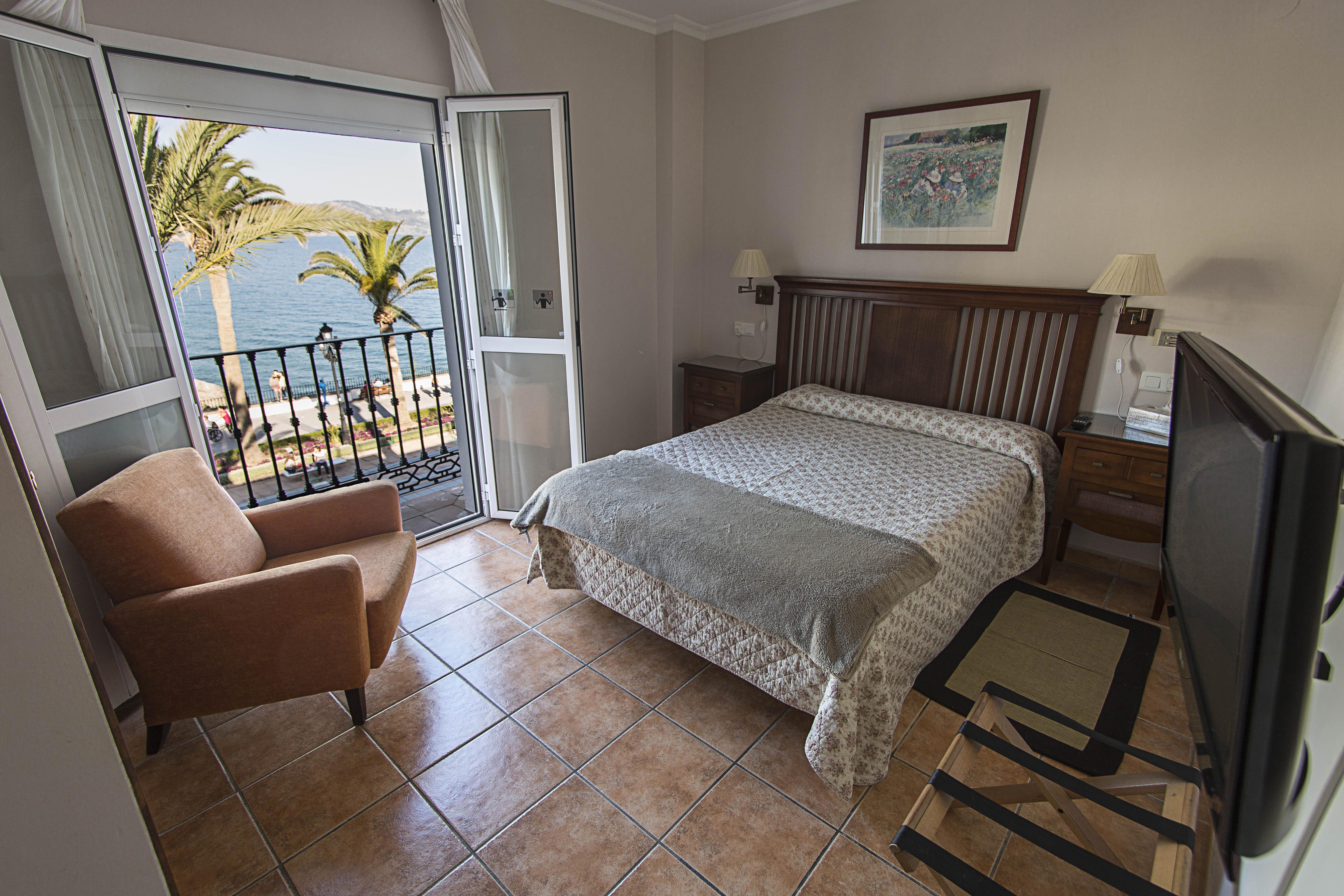 Hostal Marissal By Dorobe Nerja Εξωτερικό φωτογραφία