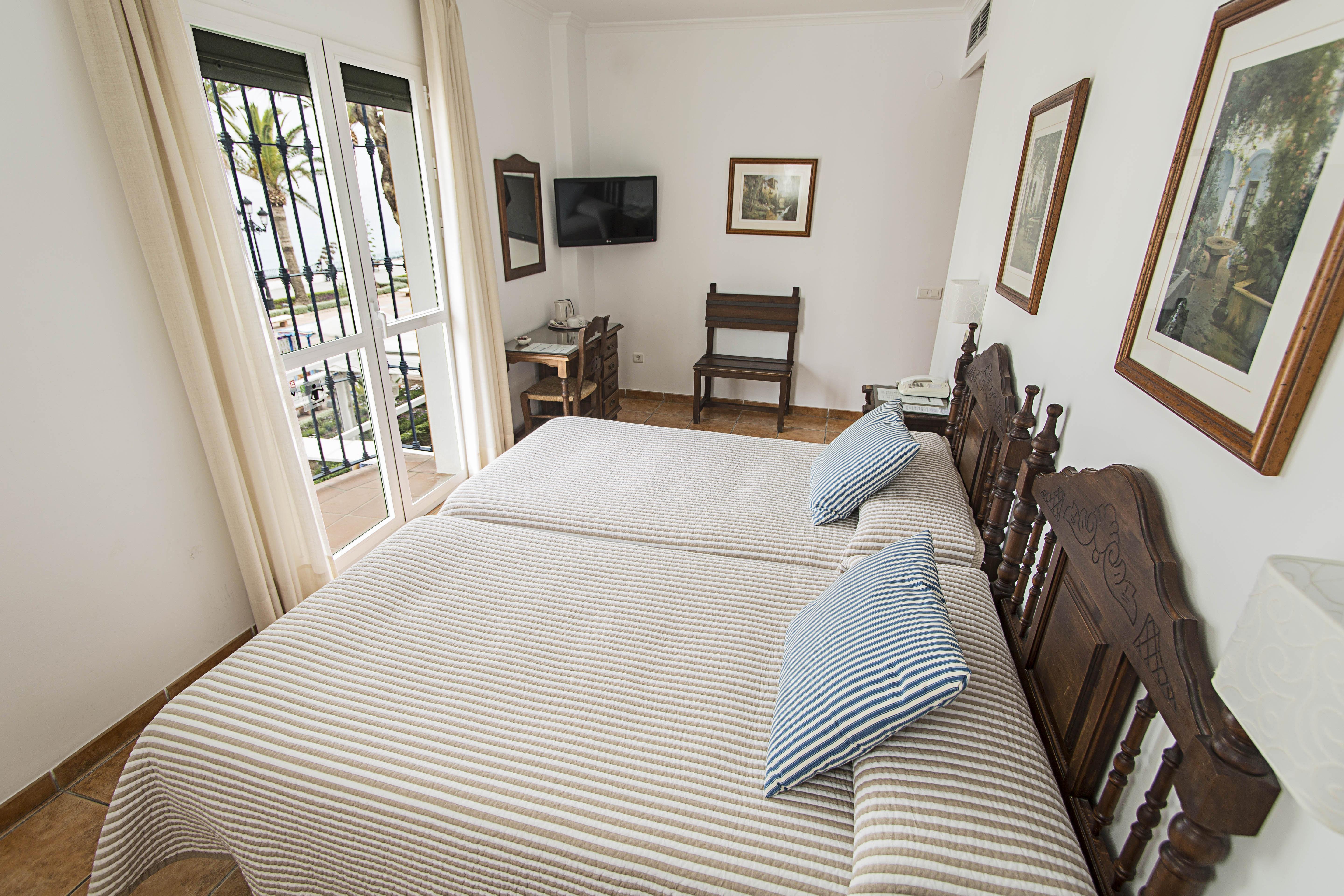 Hostal Marissal By Dorobe Nerja Εξωτερικό φωτογραφία